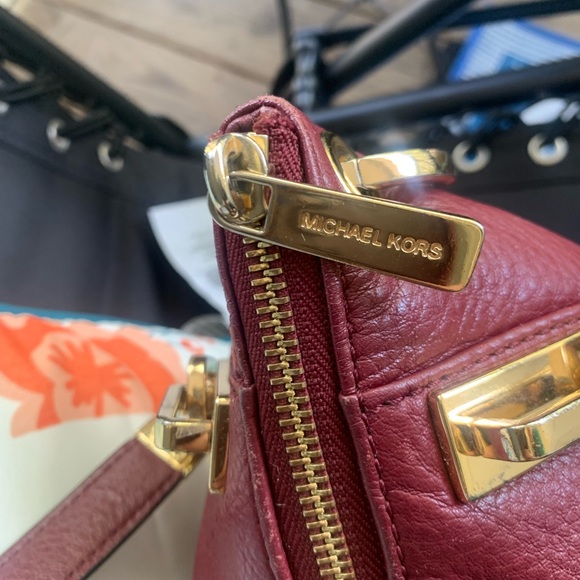 ✨MK✨MICHAEL KORS MERLOT LEATHER & GOLD ACCENT BAG - Picture 9 of 14